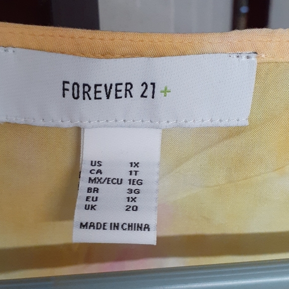 Adorable plus size colorful tye dye tie top🌈 - Picture 4 of 6